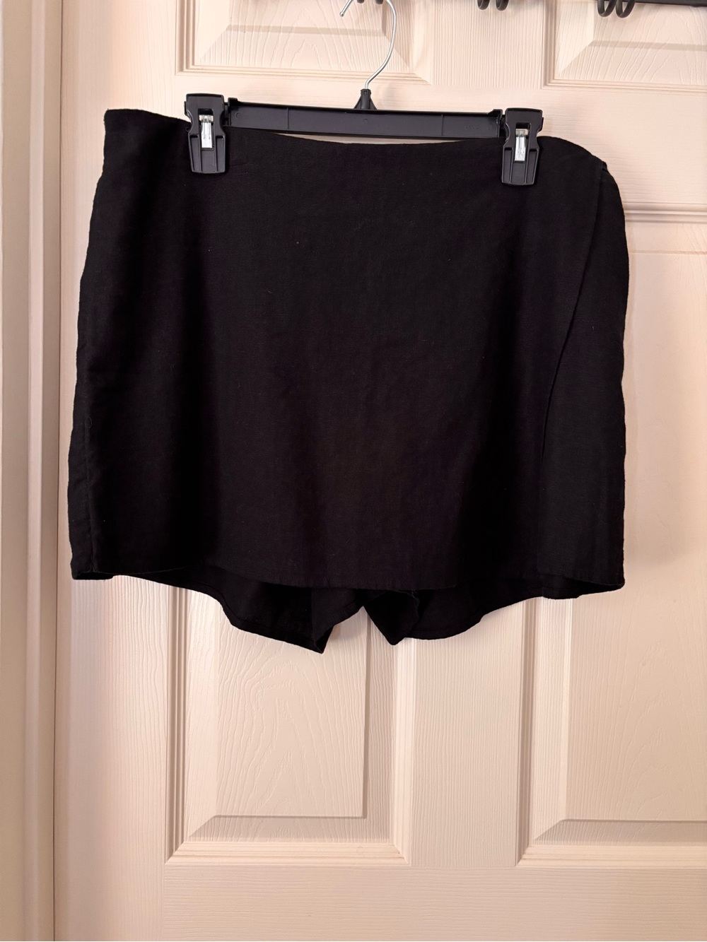 Old Navy Black Skort
